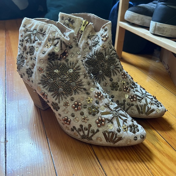 RARE Free People Night Out Ankle Bootie in Champagne - Picture 4 of 10